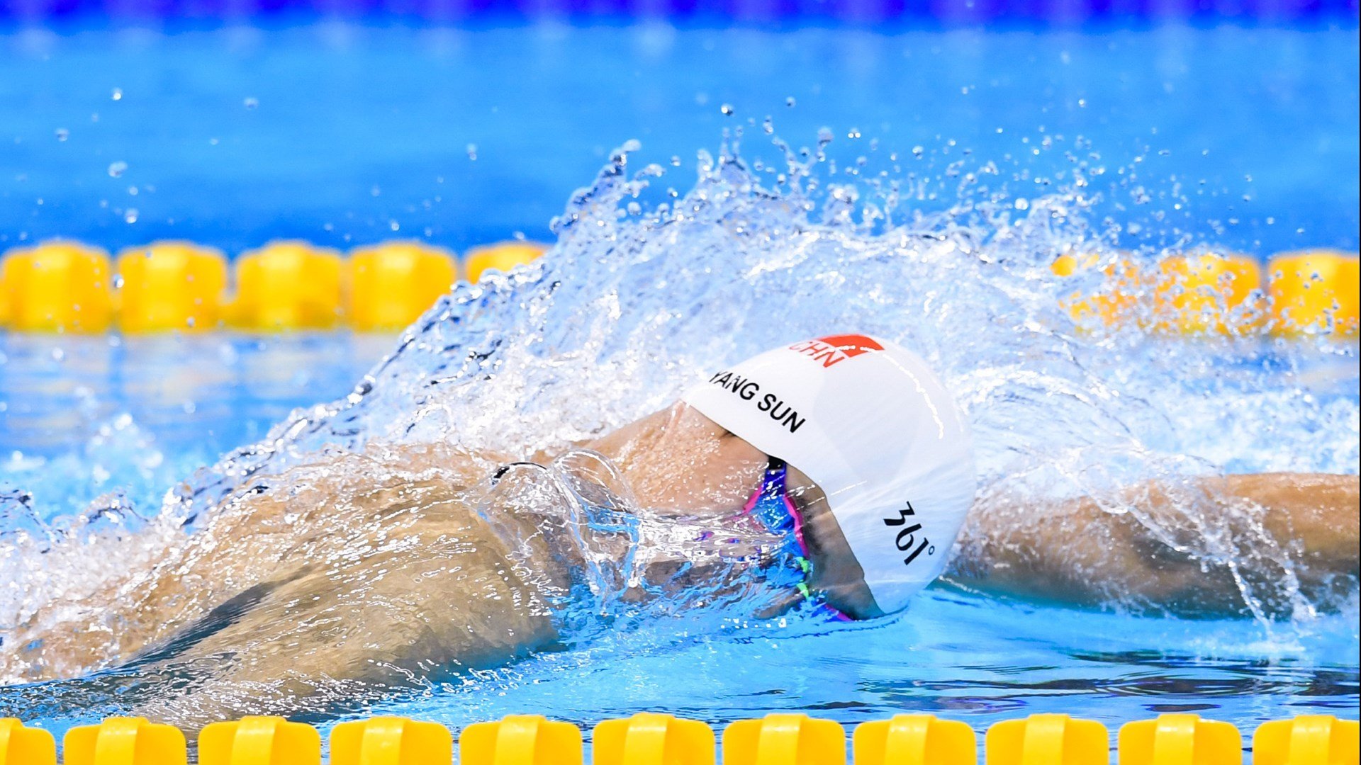 美国队赛后感谢粉丝支持鼓励，美国队领奖