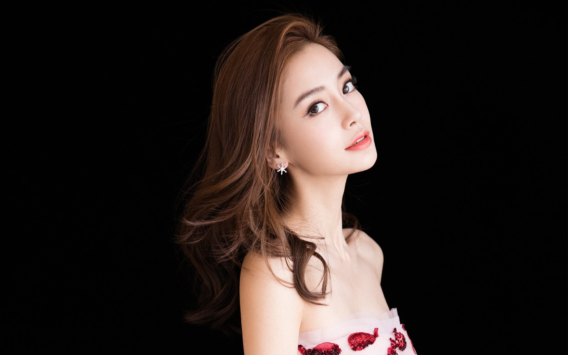 《Uzi:传奇归来,继续书写电竞新篇章》,电竞传奇uzi怎么解锁